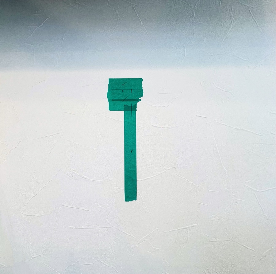 マスキングテープを貼ってカウンターブラケットの位置出し