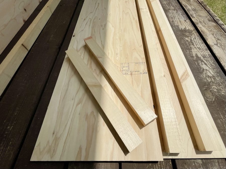 必要な木材をカットする