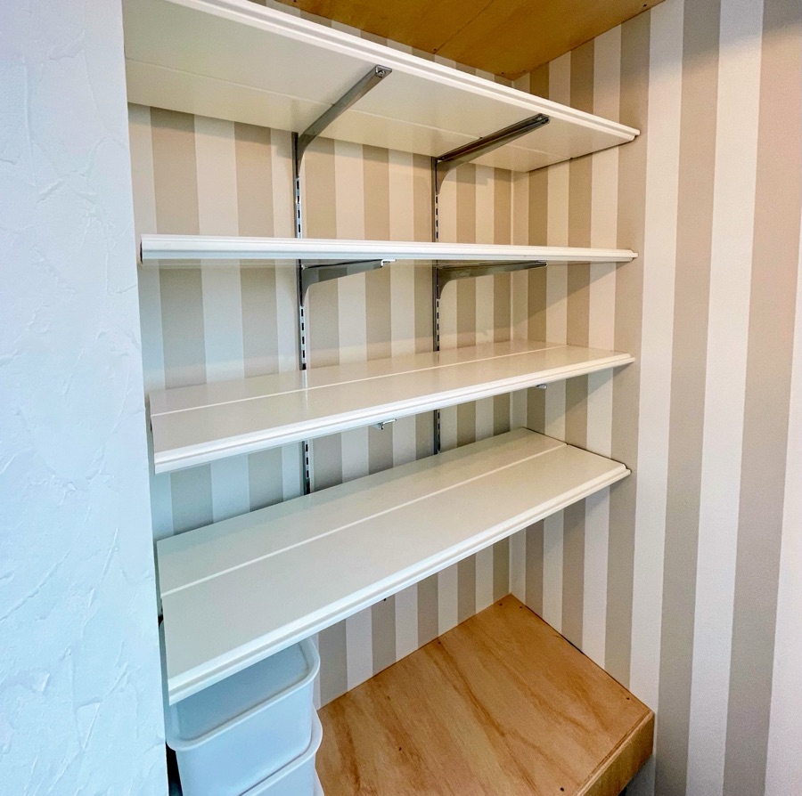 シューズクロークの可動棚