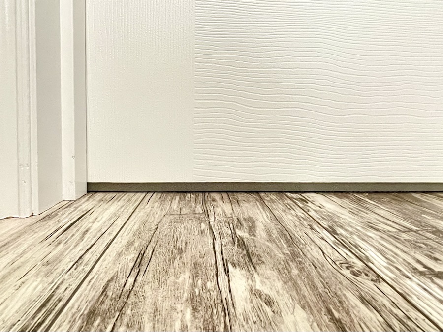 ドア下の隙間を塞ぐ