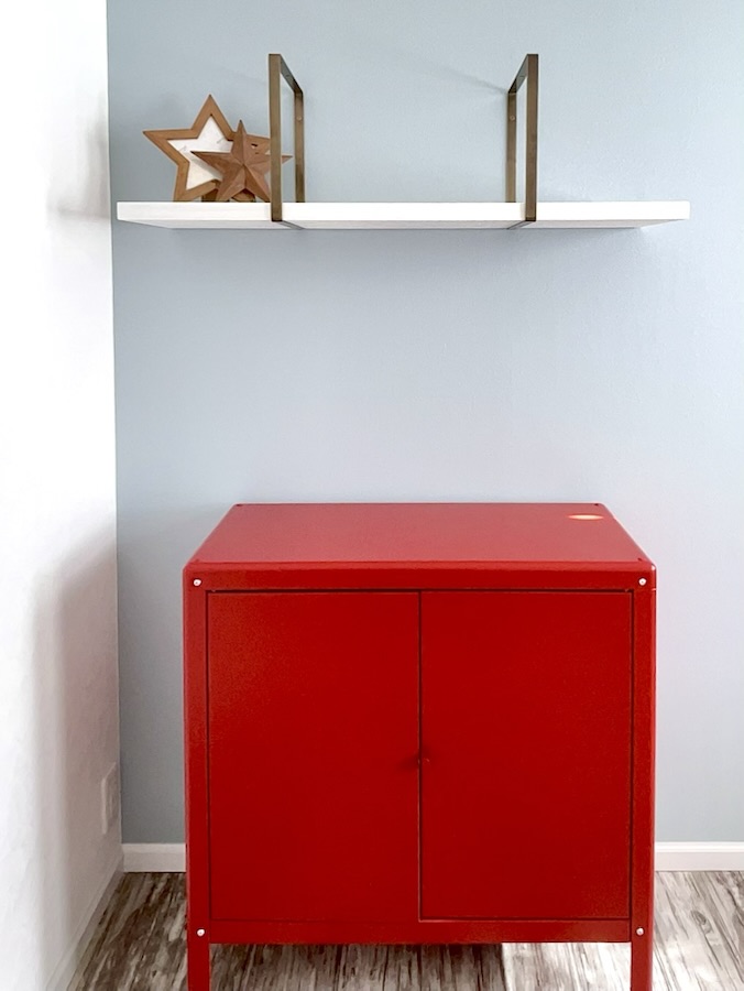 ディスプレイ棚とIKEAのコールビョーン